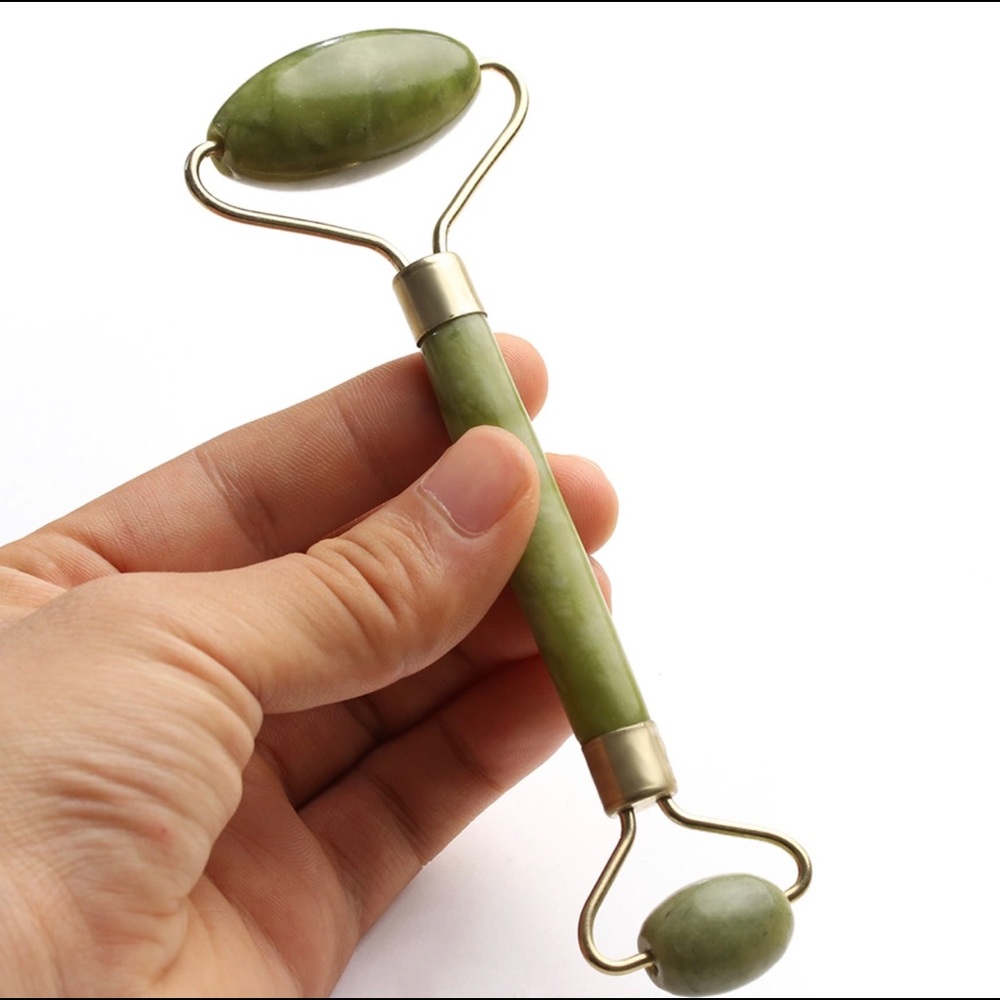 Jade roller massage - Picture 1 of 1